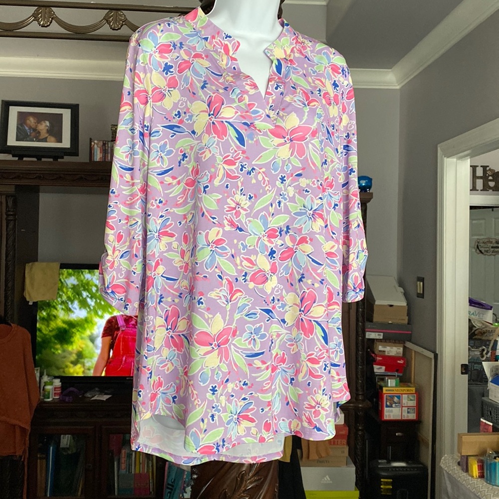 NWT. 3 quarter length sleeve flower pattern top